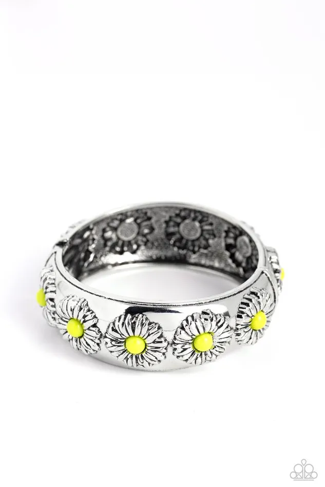 Bracelets Paparazzi Jewelry Paparazzi Bracelet Taking FLORAL Green Bracelets Paparazzi Jewelry Paparazzi Bracelet Taking FLORAL Green